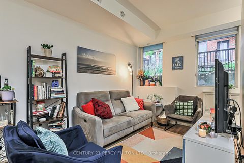 Photo 13 at 7 - 68 Winston Park Boulevard, CFB, Toronto