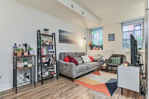 Photo 16 at 7 - 68 Winston Park Boulevard, CFB, Toronto