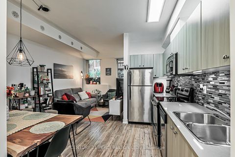 Photo 21 at 7 - 68 Winston Park Boulevard, CFB, Toronto