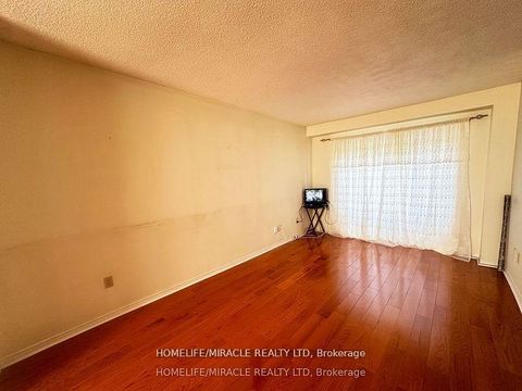 Photo 2 at 8 Lansbury Drive, Agincourt North, Toronto