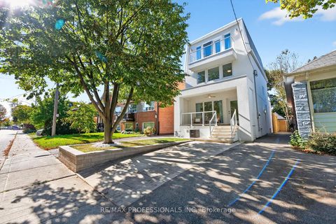 Photo 2 at 22 Ninth Street, New Toronto, Toronto