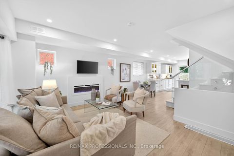 Photo 7 at 22 Ninth Street, New Toronto, Toronto