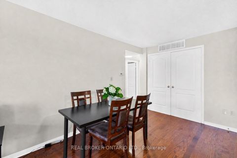 Photo 4 at 27 - 649E Warden Avenue, Birchmount, Toronto