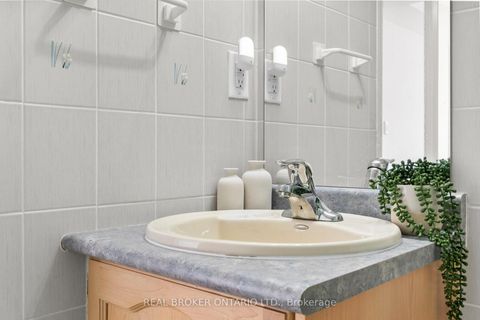 Photo 23 at 27 - 649E Warden Avenue, Birchmount, Toronto
