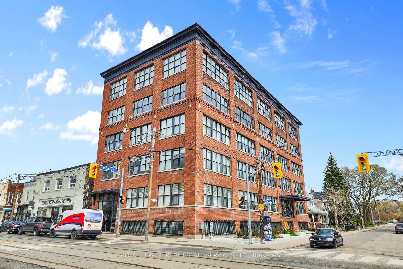 405 - 2154 Dundas Street W, Roncesvalles, Toronto by Loree Meneguzzi Real Estate 405 - 2154 Dundas Street W, Roncesvalles, Toronto