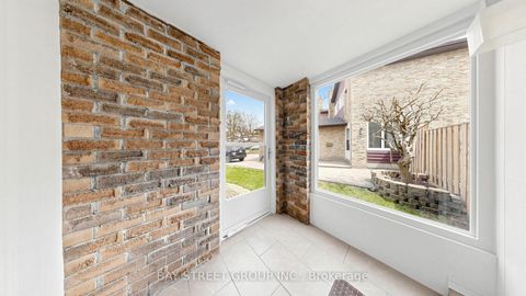 Photo 3 at 57 Longmeadow Crescent, Milliken Mills West, Markham