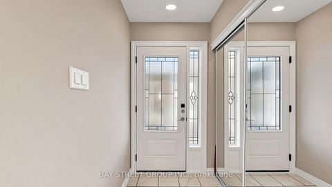 Photo 4 at 57 Longmeadow Crescent, Milliken Mills West, Markham