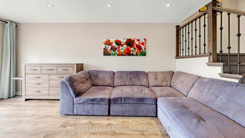 Photo 5 at 57 Longmeadow Crescent, Milliken Mills West, Markham