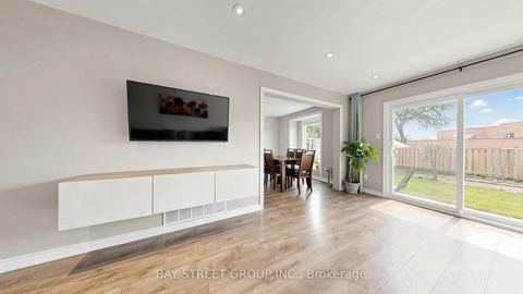 Photo 11 at 57 Longmeadow Crescent, Milliken Mills West, Markham