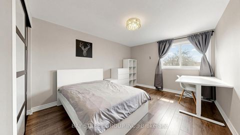 Photo 31 at 57 Longmeadow Crescent, Milliken Mills West, Markham