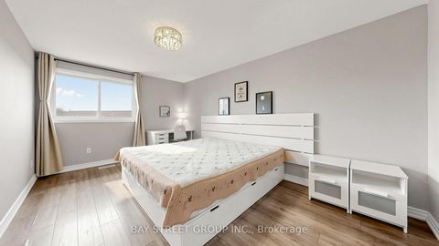 Photo 33 at 57 Longmeadow Crescent, Milliken Mills West, Markham