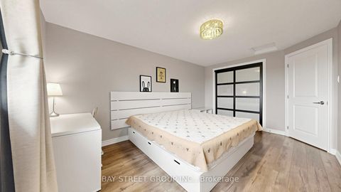 Photo 34 at 57 Longmeadow Crescent, Milliken Mills West, Markham