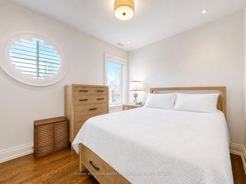Photo 28 at 96 Southvale Drive, Leaside, Toronto