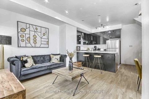 Photo 5 at 49 - 26 Applewood Lane, Etobicoke West Mall, Toronto
