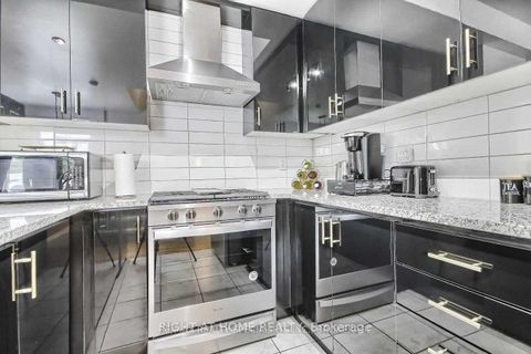 Photo 12 at 49 - 26 Applewood Lane, Etobicoke West Mall, Toronto