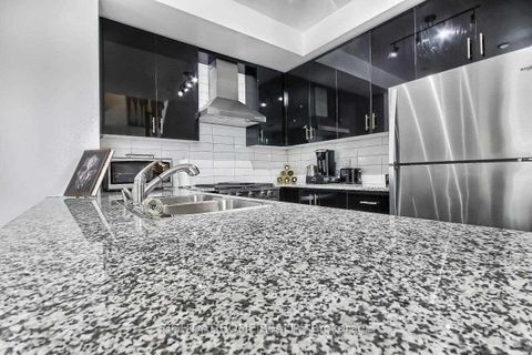 Photo 14 at 49 - 26 Applewood Lane, Etobicoke West Mall, Toronto