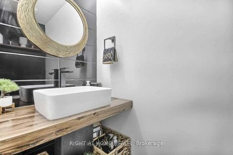 Photo 15 at 49 - 26 Applewood Lane, Etobicoke West Mall, Toronto