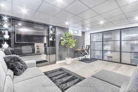 Photo 37 at 49 - 26 Applewood Lane, Etobicoke West Mall, Toronto
