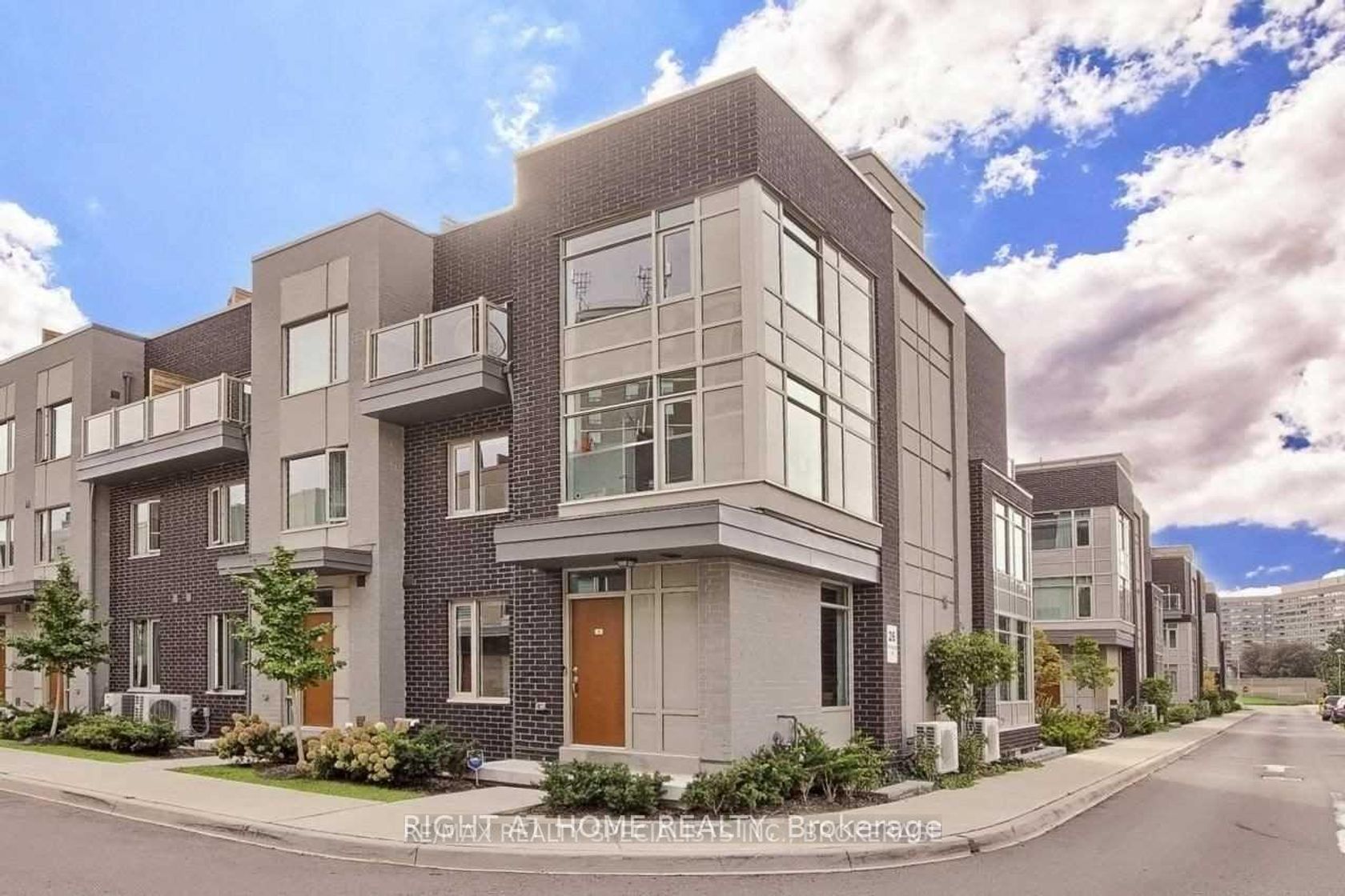 49 - 26 Applewood Lane, Etobicoke West Mall, Toronto photo 1