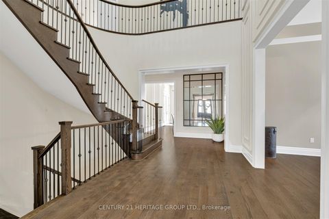 Photo 14 at 43 Sir Henry Court, King City, King