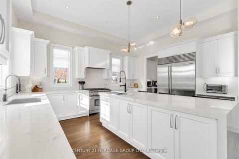 Photo 19 at 43 Sir Henry Court, King City, King