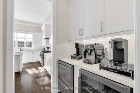 Photo 22 at 43 Sir Henry Court, King City, King