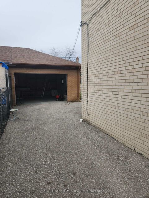 Photo 3 at 68 Lanyard Road, Humbermede, Toronto