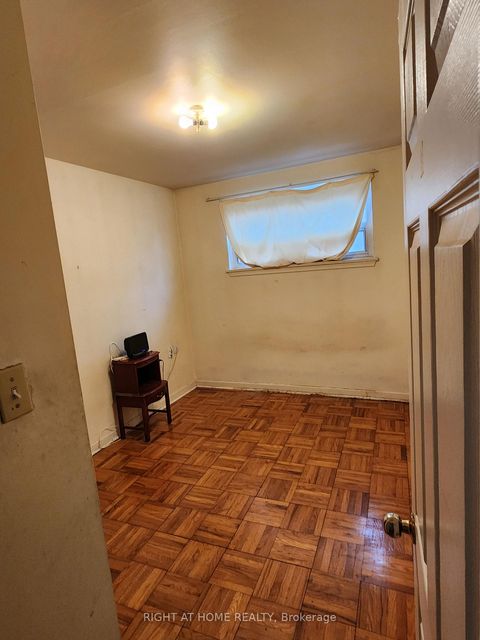 Photo 7 at 68 Lanyard Road, Humbermede, Toronto