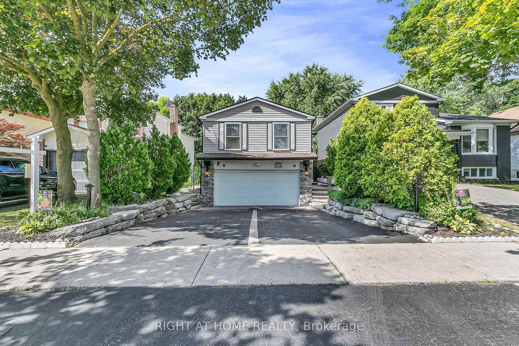 168 Springhead Gardens, North Richvale, Richmond Hill photo number 2