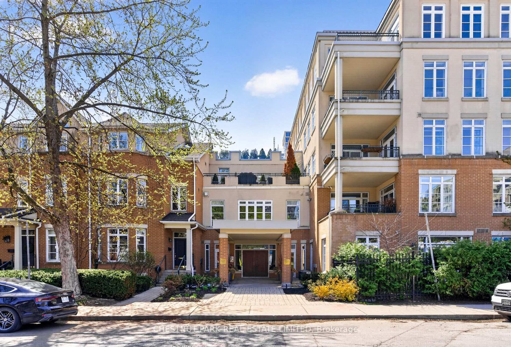 203 - 21 Shaftesbury Avenue, Moore Park, Toronto photo number 2