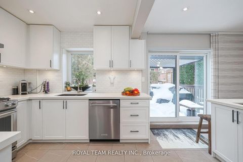 Photo 14 at 91 South Kingsway Way, Swansea, Toronto