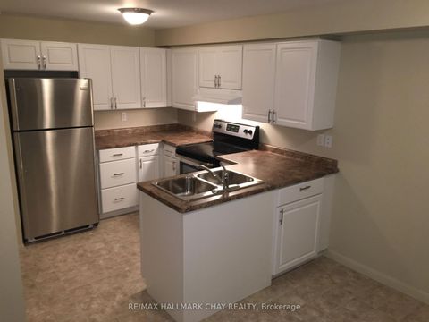 Photo 1 at 141 Black Cherry Crescent, Holly, Barrie