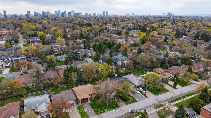 Photo 2 at 28 Bunty Lane, Bayview Village, Toronto