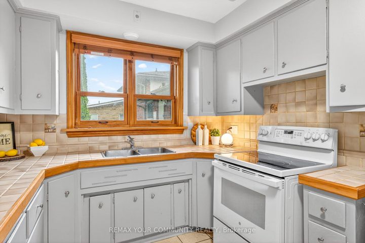 Photo 22 at 28 Bunty Lane, Bayview Village, Toronto