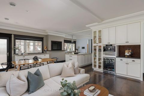 Photo 14 at 39 Loyalist Road, Kingsway South, Toronto