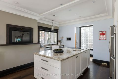 Photo 15 at 39 Loyalist Road, Kingsway South, Toronto