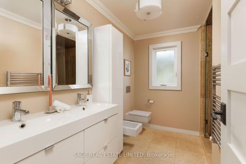 Photo 26 at 39 Loyalist Road, Kingsway South, Toronto