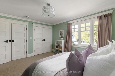 Photo 33 at 39 Loyalist Road, Kingsway South, Toronto