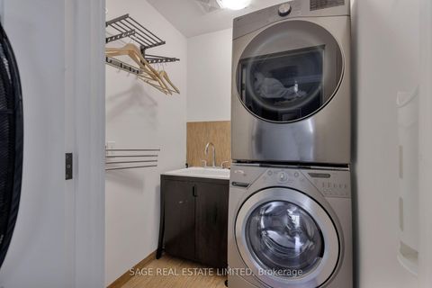 Photo 35 at 39 Loyalist Road, Kingsway South, Toronto