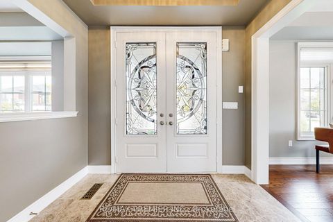 Photo 5 at 28 Rivoli Drive, Vellore Village, Vaughan