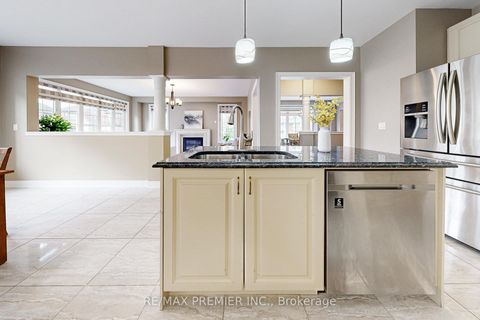 Photo 16 at 28 Rivoli Drive, Vellore Village, Vaughan