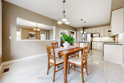 Photo 19 at 28 Rivoli Drive, Vellore Village, Vaughan