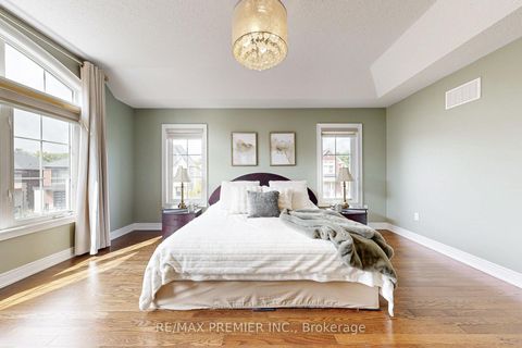 Photo 21 at 28 Rivoli Drive, Vellore Village, Vaughan