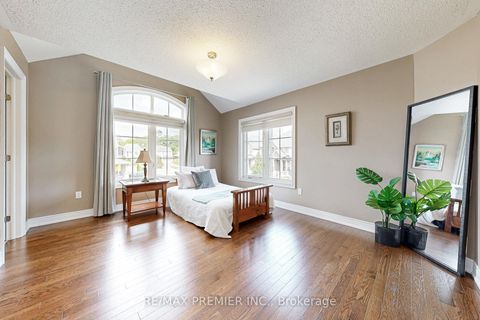 Photo 30 at 28 Rivoli Drive, Vellore Village, Vaughan