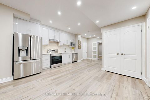 Photo 36 at 28 Rivoli Drive, Vellore Village, Vaughan
