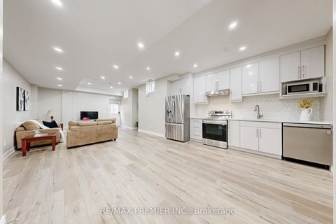 Photo 39 at 28 Rivoli Drive, Vellore Village, Vaughan
