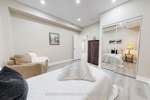 Photo 42 at 28 Rivoli Drive, Vellore Village, Vaughan