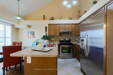Photo 5 at 24 - 649D Warden Avenue, Birchmount, Toronto