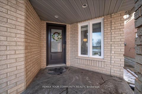 Photo 3 at 130 Princeton Gate, Maple, Vaughan