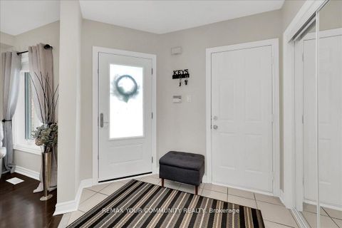 Photo 4 at 130 Princeton Gate, Maple, Vaughan